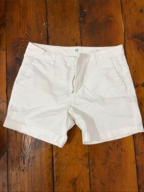 GAP women’s white chino shorts size 8